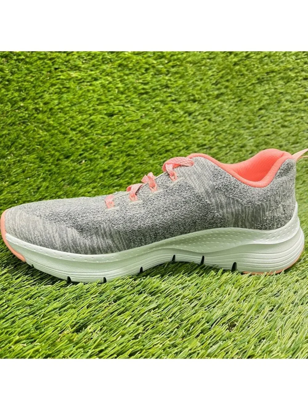 Skechers Arch Fit Comfy Wave Womens Size 6 Gray Pink Running Shoes Sneakers